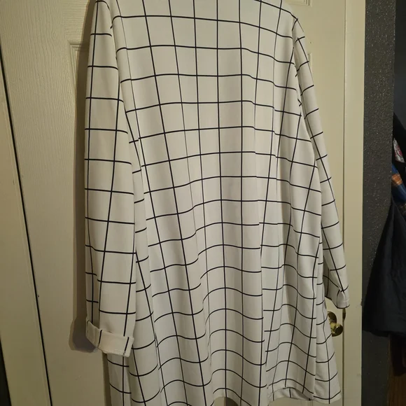 MELLODAY White and Black Grid Blazer - Picture 2 of 4